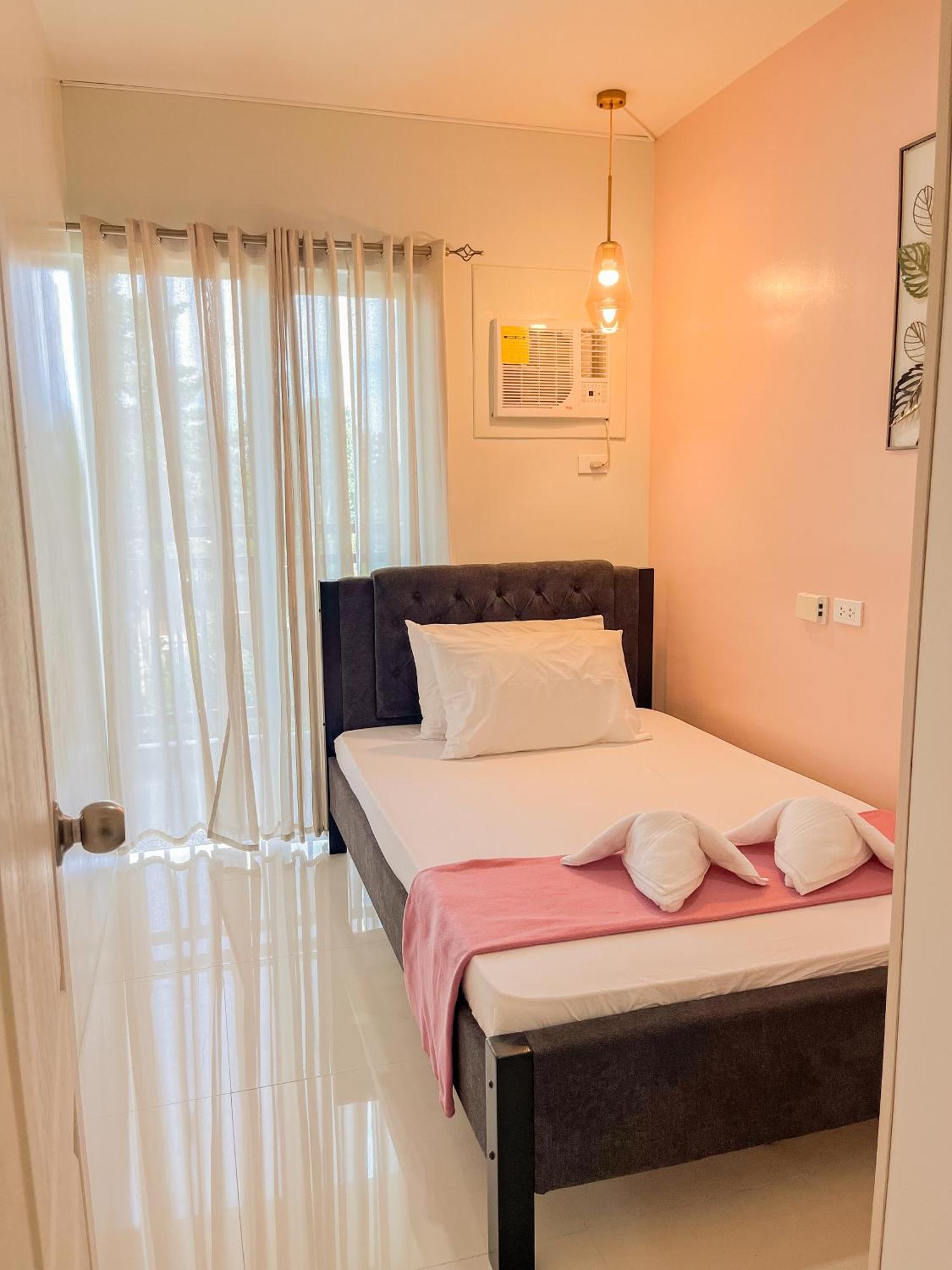 2 Bedroom And Studio Apartments With Private Pool And Gym In Vista Manors Verdant Puerto Princesa Екстер'єр фото