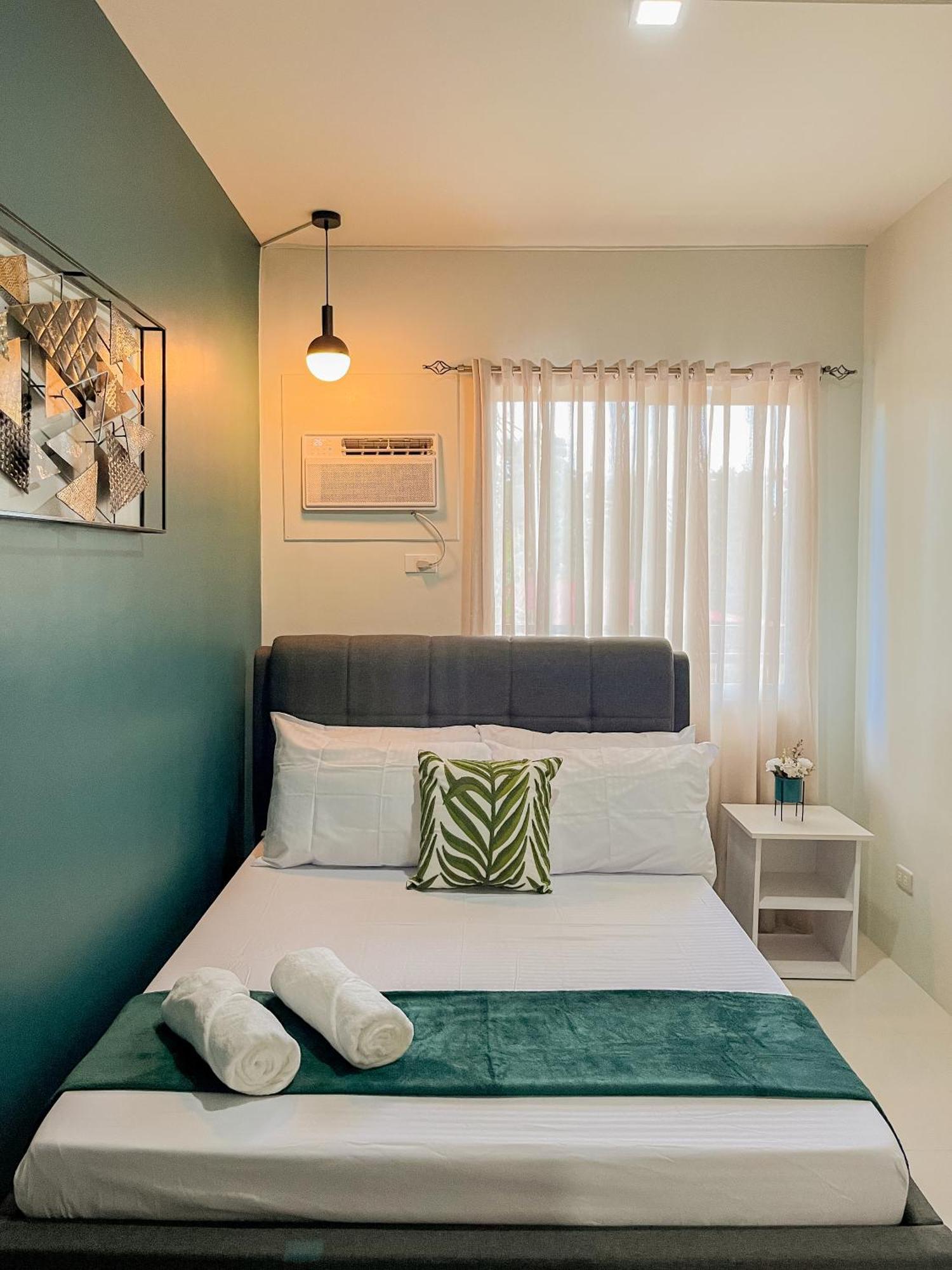 2 Bedroom And Studio Apartments With Private Pool And Gym In Vista Manors Verdant Puerto Princesa Екстер'єр фото