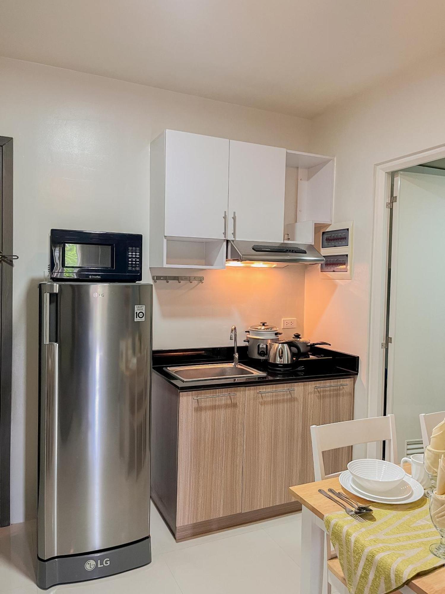 2 Bedroom And Studio Apartments With Private Pool And Gym In Vista Manors Verdant Puerto Princesa Екстер'єр фото