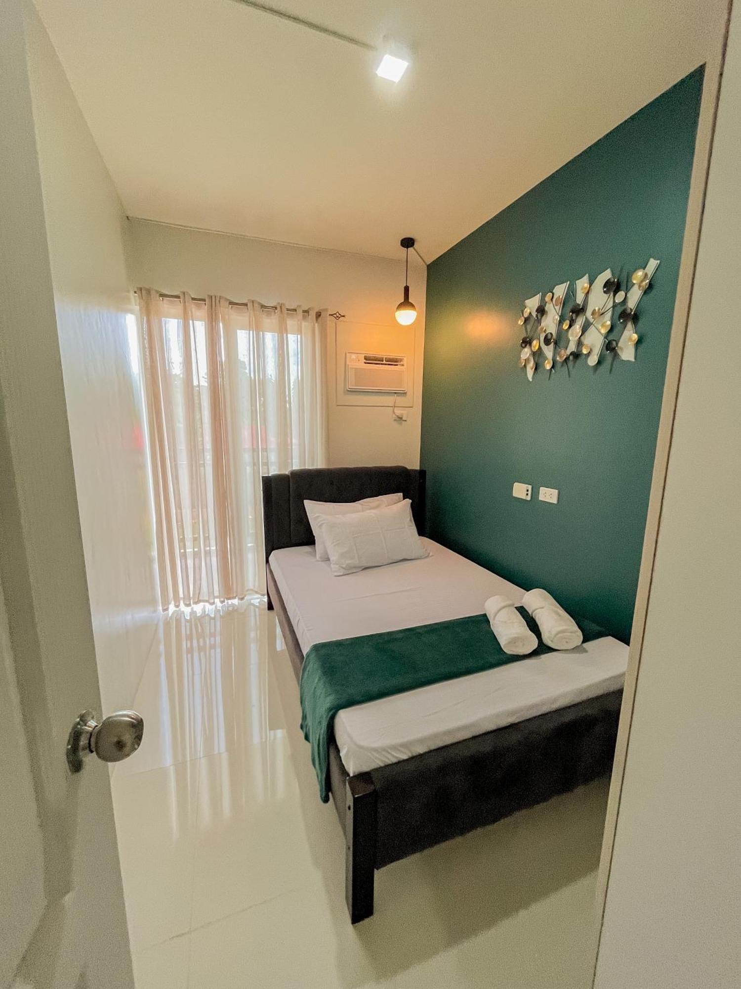 2 Bedroom And Studio Apartments With Private Pool And Gym In Vista Manors Verdant Puerto Princesa Екстер'єр фото