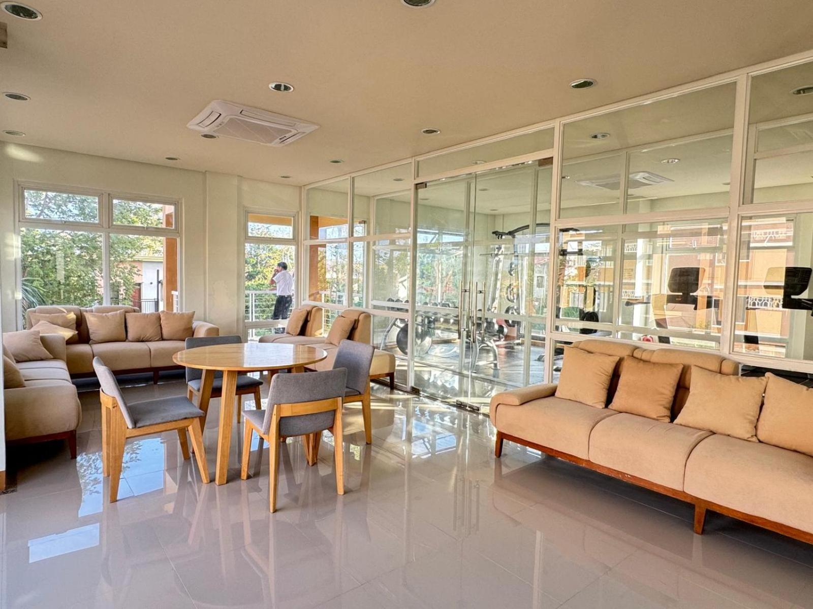 2 Bedroom And Studio Apartments With Private Pool And Gym In Vista Manors Verdant Puerto Princesa Екстер'єр фото